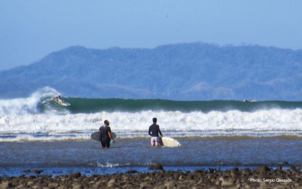 Costa-Rica-Boca-Barranca-Surf-Spot-getting-out-at-the-boca-photo-Sergio-Quesada